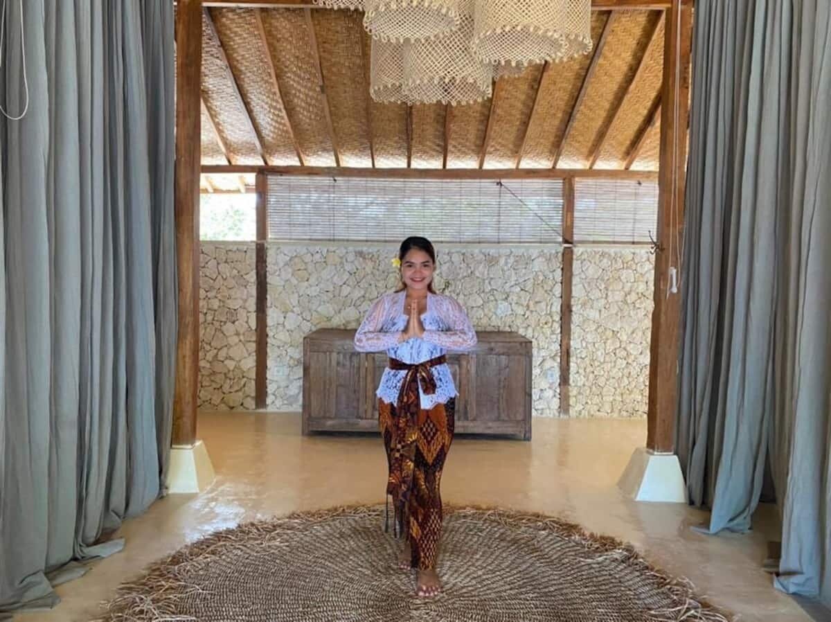 A Raja Lima host welcoming guests with a Balinese greeting