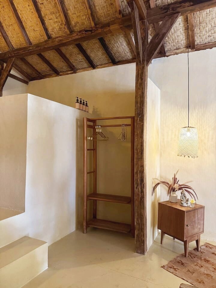 Single room wardrobe corner and pendant light